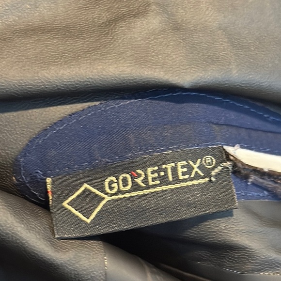 Marmot Utility Jacket in Navy Blue - Picture 7 of 13